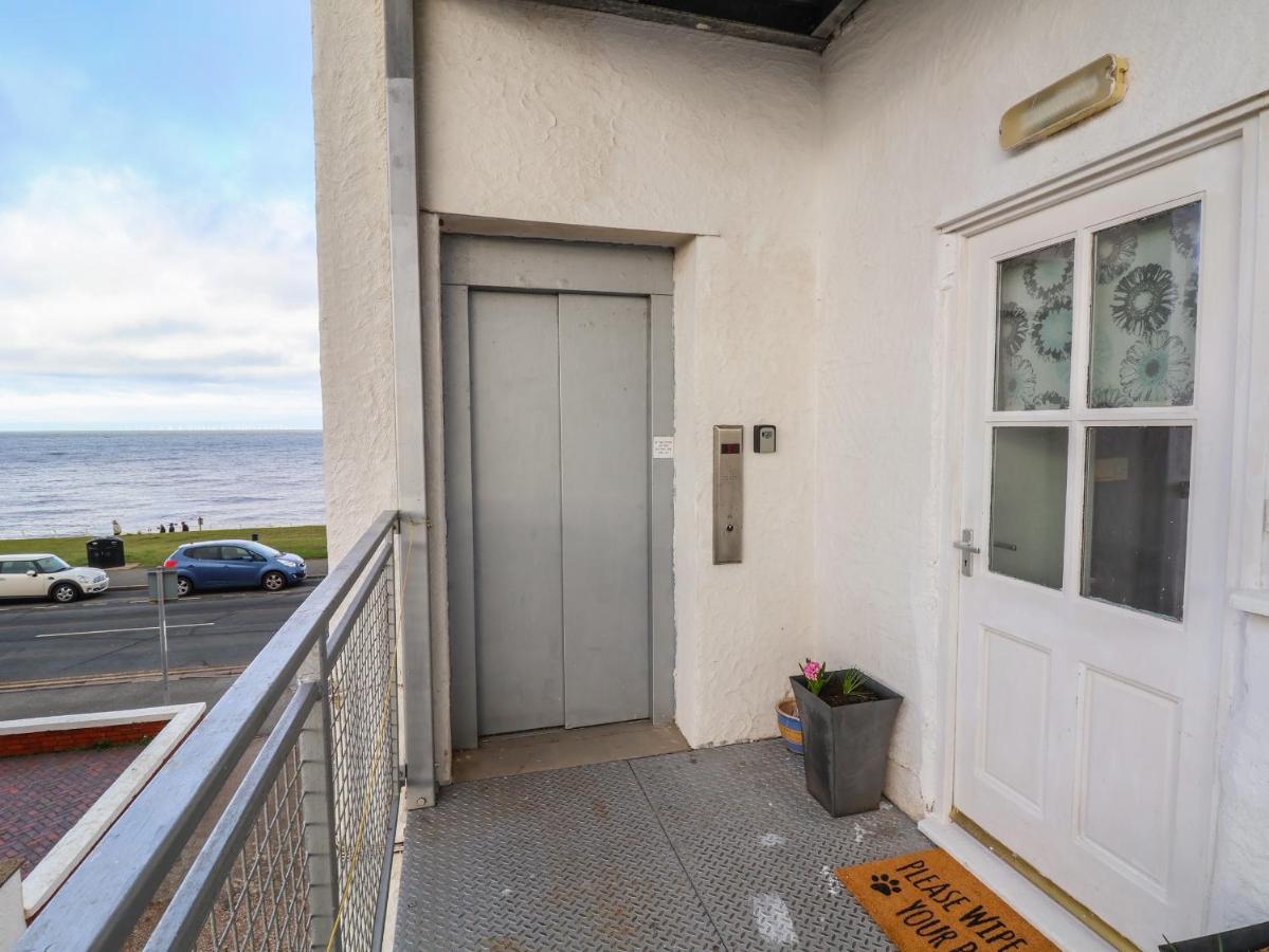 Ty Canol Rhyl Exterior foto